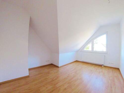 Zimmer im Dachgeschoss - 