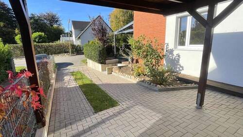 Zufahrt zum Carport - Doppelhaushälfte mit 146,60 m² in Hamburg zum Kaufen