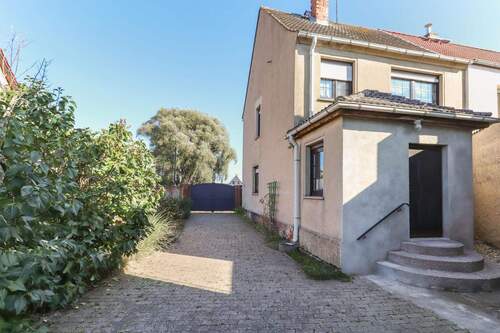 Hoffront - Doppelhaushälfte mit 110,00 m² in Tangerhütte zum Kaufen