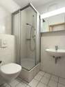 Bad mit Dusche - 