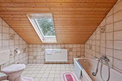 Bad im Dachgeschoss - 