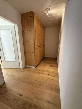 Diele / mit Einbauschrank - Etagenwohnung mit 50,00 m&sup2; in Rottach-Egern zum Kaufen