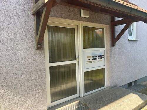 Hauseingangstüre - 2 Zimmer Etagenwohnung in Nürnberg