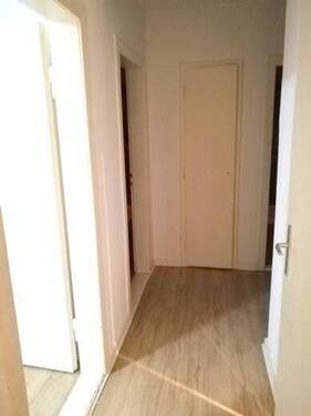 Flur mit Abstellschrank - 