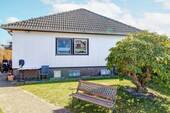 Titel - Family First ! Walmdach-Bungalow mit familienfreundlichen Ausstattungshighlights in ruhiger Top-Lage
