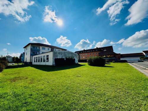 1 - 2 Zimmer Mehrfamilienhaus, Wohnhaus zum Kaufen in Schwandorf