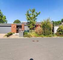 renovierter Bungalow mit 5,5 Zimmern, Schwimmbad und Doppelgarage - Burgdorf