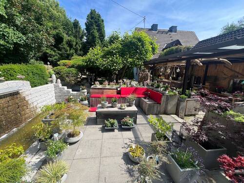 Sitzbereich mit Brunnen - 