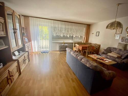 Wohnzimmer.jpeg - Etagenwohnung in Riegel zum Kaufen