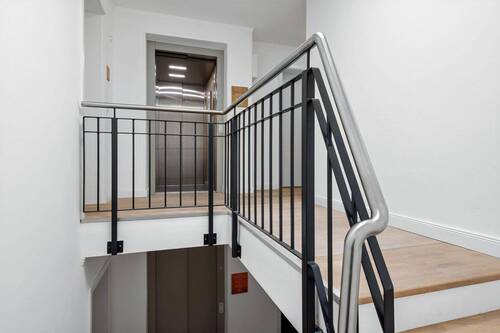Treppenhaus mit Lift - 