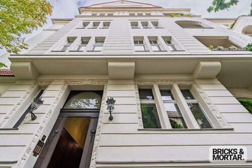 Bild 1 - Vermietete Dachgeschosswohnung mit Balkon & Aufzug - herrschaftlicher Altbau in Grunewald