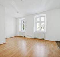 ++Neustadt (Sa): Sonnige Singlewohnung ermöglicht sofortigen Einzug in elegantes 30-m2-EG-Zuhause++