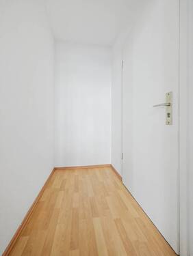 Flur - 1 Zimmer Etagenwohnung in Neustadt