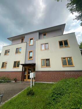 Hausansicht - 3 Zimmer Terrassenwohnung in Chemnitz
