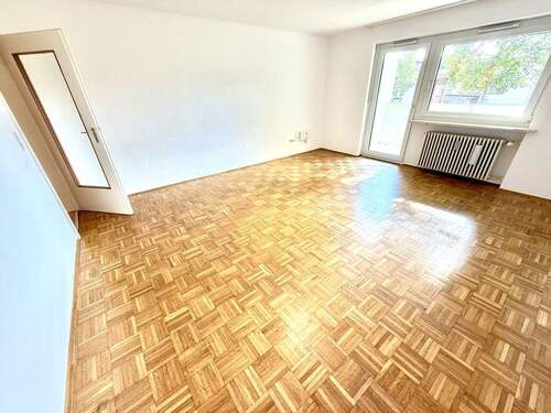 In Ihrem Wohnzimmer - 