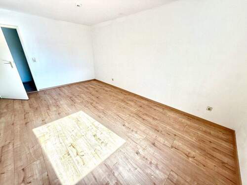 In Ihrem Schlafzimmer gen Diele - 