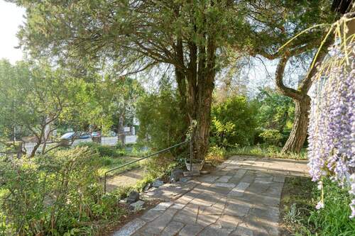 Blick in den Garten von der Terrasse - 