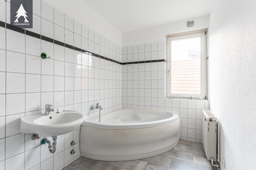 2.OG Bad mit Wanne - 