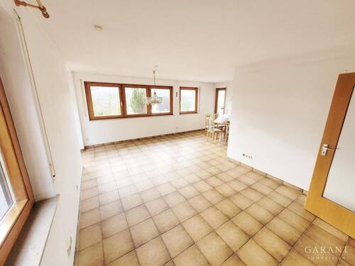 Wohnzimmer (1) - 2 Zimmer Etagenwohnung zur Miete in Stuttgart