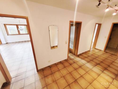 Flur-1 - Etagenwohnung mit 74,00 m² in Stuttgart zur Miete