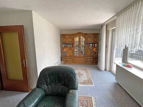 Wohnzimmer - 3 Zimmer Mehrfamilienhaus, Wohnhaus in Neustadt an der Weinstraße