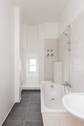 Badezimmer.jpeg - 2 Zimmer Etagenwohnung zum Kaufen in Berlin
