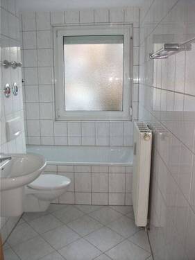 Bad mit Wanne - 