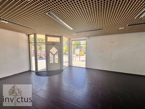 Verkaufs-/ Bürofläche - 