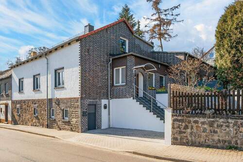 Hausansicht - 4 Zimmer Doppelhaushälfte in Taucha