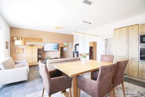 Wohn-, Küchen-, Essbereich - 4 Zimmer Etagenwohnung in Rostock