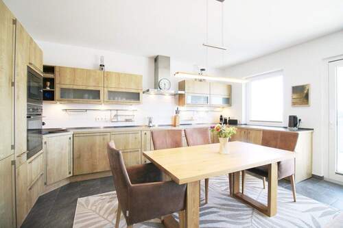 moderne Einbauküche - Etagenwohnung mit 106,00 m&sup2; in Rostock zum Kaufen