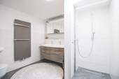 modernes Duschbad - 