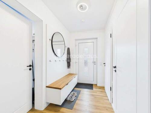 Räum erstmal alles auf und ersetze es mit schlichter Einrichtung - 4 Zimmer Reihenmittelhaus zum Kaufen in Lingen / Schepsdorf