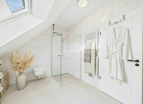 CAM03818G0-PR0072-STILL014-002.jpg - 