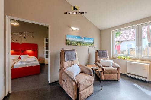 Helles Wohnzimmer mit großzügigem Schnitt – ideal zum Wohlfühlen und Verweilen. 5 - Bad Urach - 23-07-2025 - 34 - 