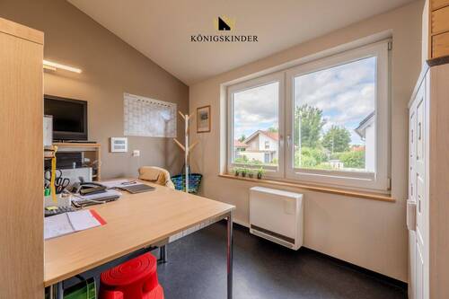 Flexibel nutzbarer Büroraum – auch als zusätzliche Wohneinheit oder Praxis geeignet.5 - Bad Urach - 23-07-2025 - 56 - 