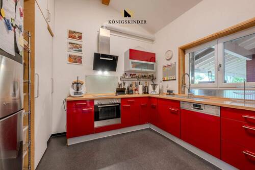 Viel Platz für kulinarische Ideen – helle, geräumige Küche mit direktem Essbereich-Anschluss. 5 - Bad Urach - 23-07-2025 - 58 - 