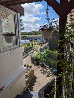 Blick in den Garten - Einfamilienhaus mit 100,00 m&sup2; in Sugenheim zum Kaufen