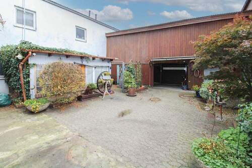 Garage - Mehrfamilienhaus, Wohnhaus mit 254,00 m&sup2; in Wahrenholz zum Kaufen