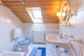 Bad im Dachgeschoss - 
