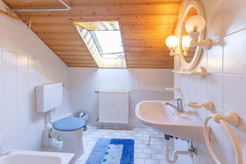 Bad im Dachgeschoss - 