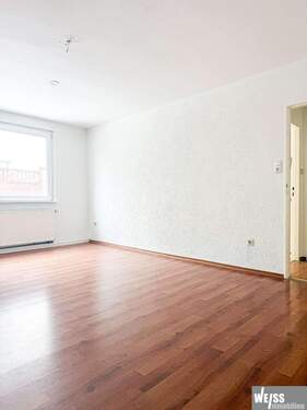 Wohnzimmer - 2 Zimmer Etagenwohnung zur Miete in Ochsenfurt