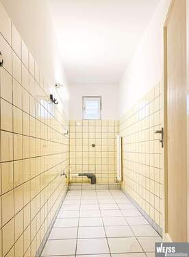 Abstellraum mit Waschmaschinenanschluss - 