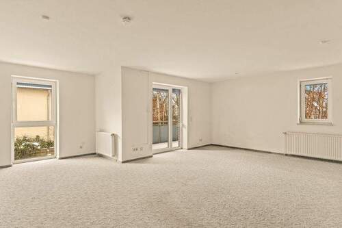 Sehr geräumiges Wohnzimmer - 2 Zimmer Etagenwohnung zum Kaufen in Preetz