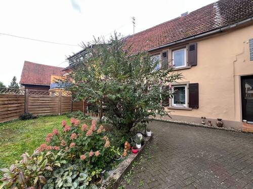 Vorderansicht Haus - Einfamilienhaus mit 132,00 m&sup2; in Breitenheim zum Kaufen