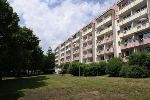 Ansicht Rückseite - 2-Raum-Erdgeschosswohnung mit Balkon
