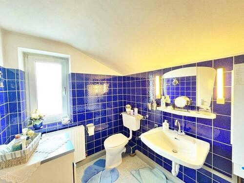 Tageslichtbad mit Wanne Obergeschoss - 