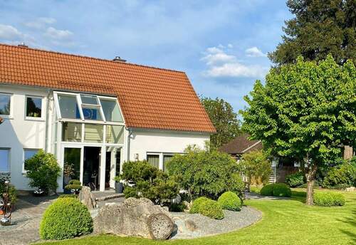 Haus mit Wintergarten aussen.JPG - 