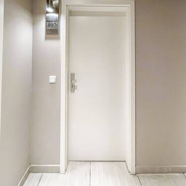Wohnungstür - 2 Zimmer Etagenwohnung zur Miete in Dortmund