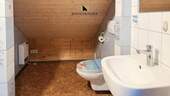 Separate Toilette im Dachgeschoss. - 